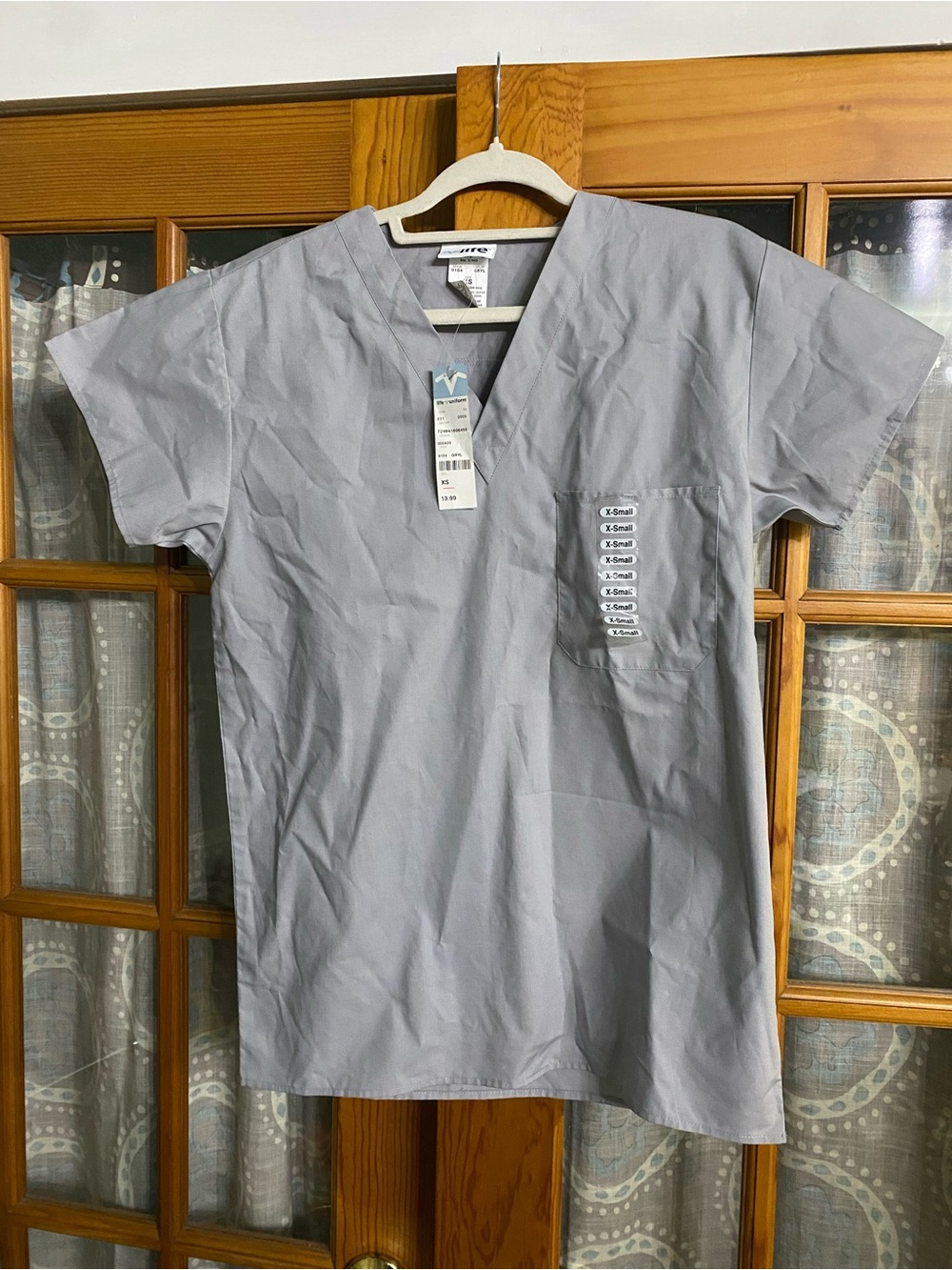 NWT LIFE UNIFORM Men’s XS Light Gray V-Neck Scrub Top